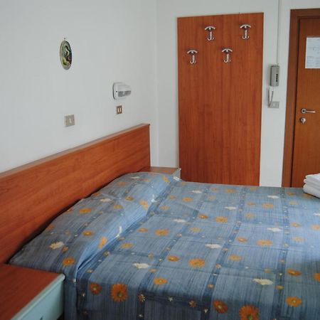 Hotel Trevi Cesenatico Habitación foto
