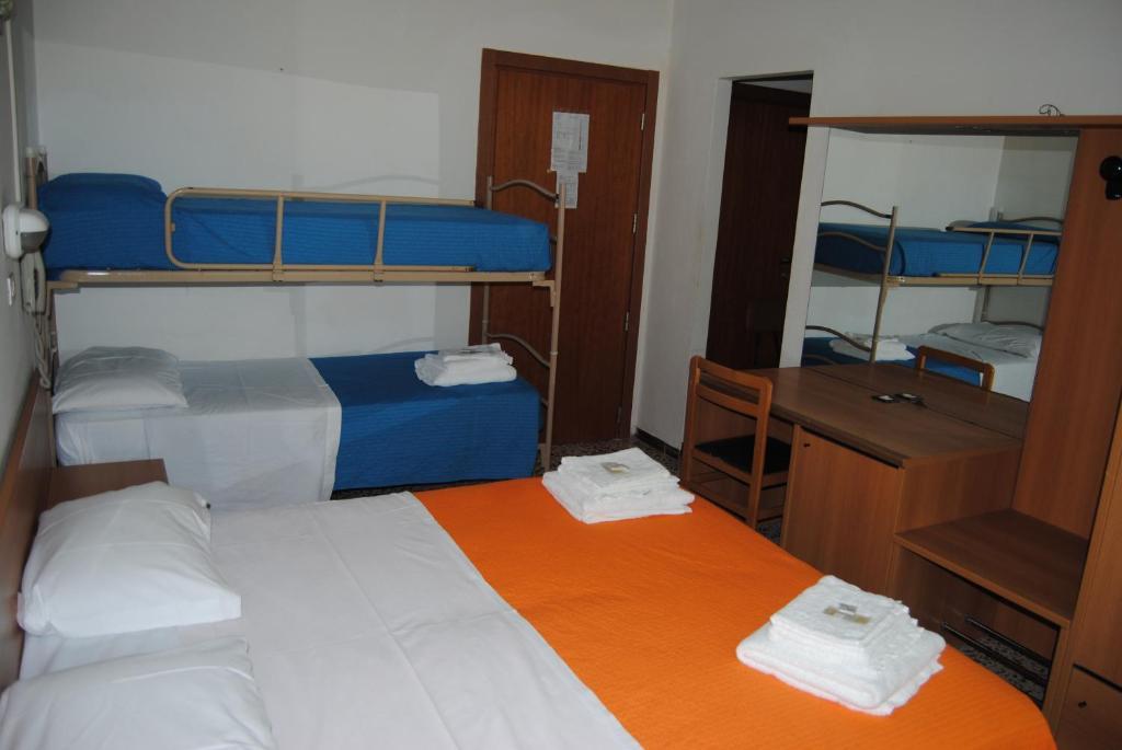 Hotel Trevi Cesenatico Habitación foto