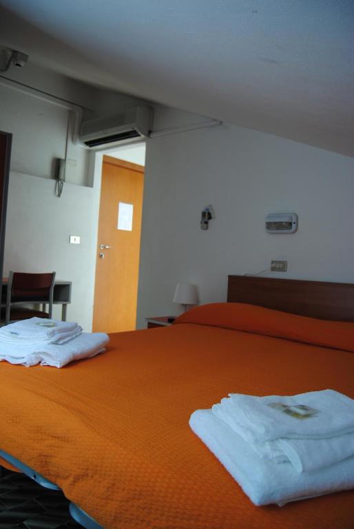 Hotel Trevi Cesenatico Habitación foto