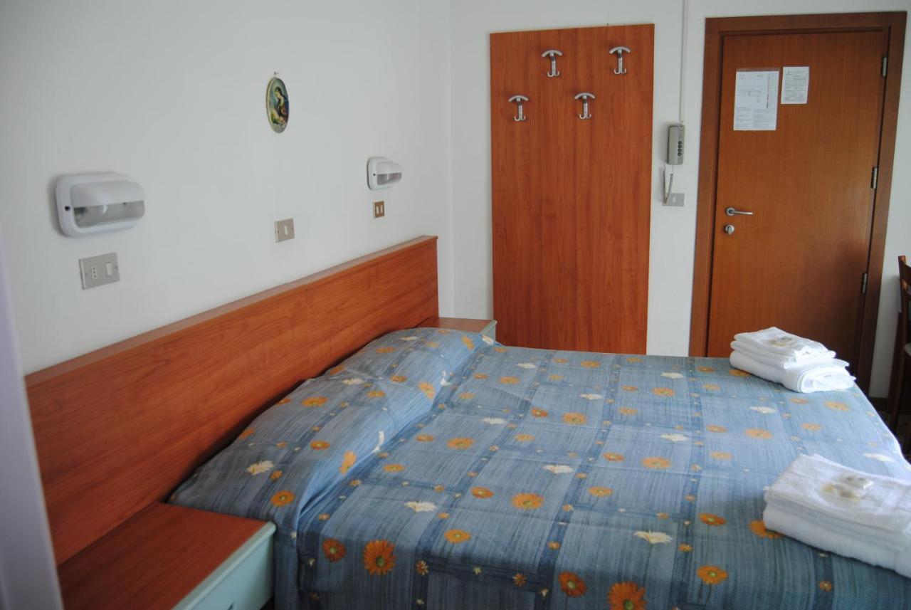 Hotel Trevi Cesenatico Habitación foto